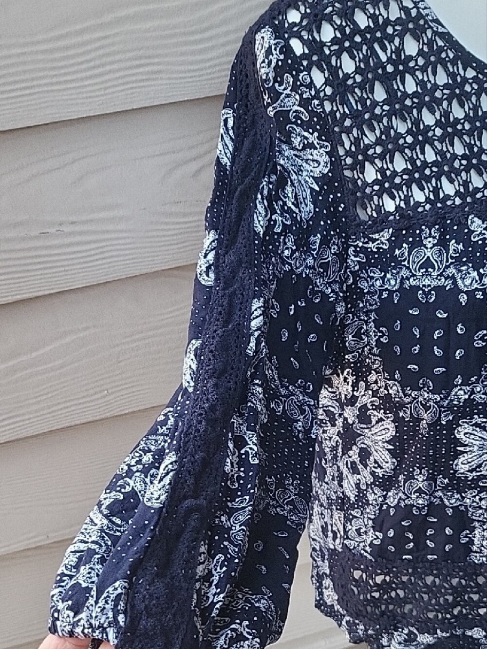 Solitaire Navy & White Printed Crochet Yoke Long Sleeve Top Women's Medium - Picture 5 of 16